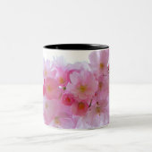 日本のさくらんぼの木の花 ツートーンマグカップ (中央)