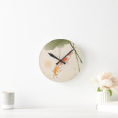 日本のなコイははす池の水泳を採取します ラウンド壁時計 (ホーム)