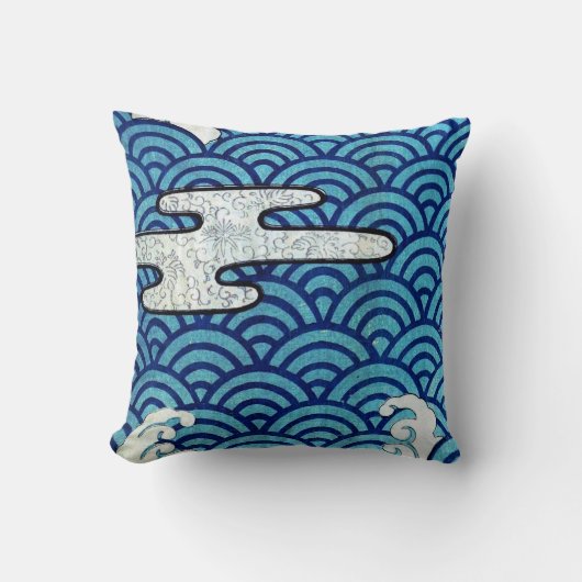 日本のな海および雲 クッション (正面)