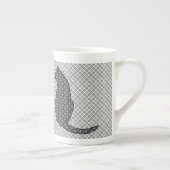 日本のな猫-白黒着物のプリント ボーンチャイナマグカップ (右)