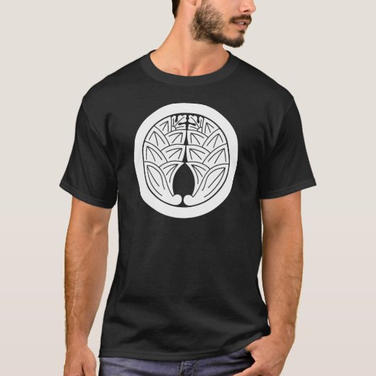 日本のイチョウを輪にして抱く Tシャツ (正面)