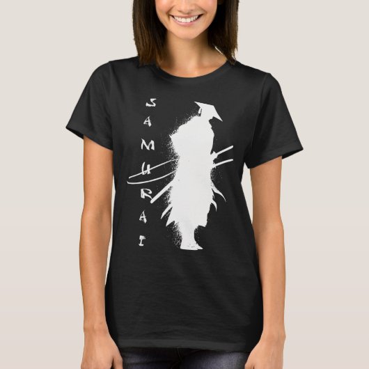 日本のサムライ戦士 刀 切り合う 麦わら帽子 Tシャツ (正面)