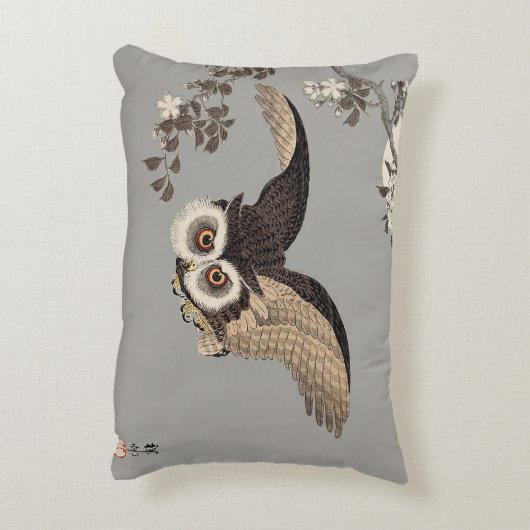 日本のフクロウの夜の木の切り飛んでいるの夜 アクセントクッション (裏面(縦))