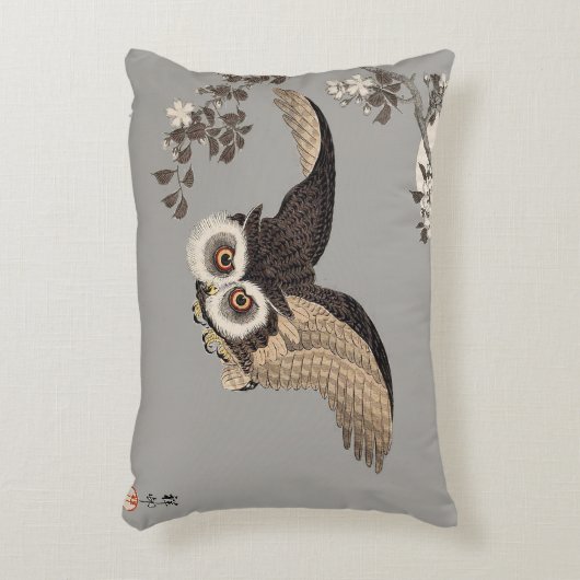 日本のフクロウの夜の木の切り飛んでいるの夜 アクセントクッション (正面(垂直))