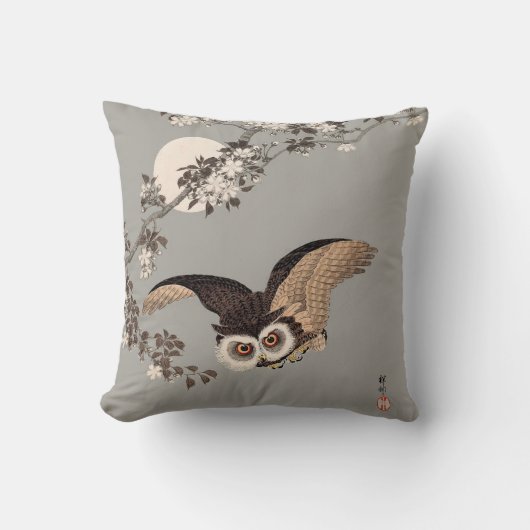 日本のフクロウの夜の木の切り飛んでいるの夜 クッション (正面)