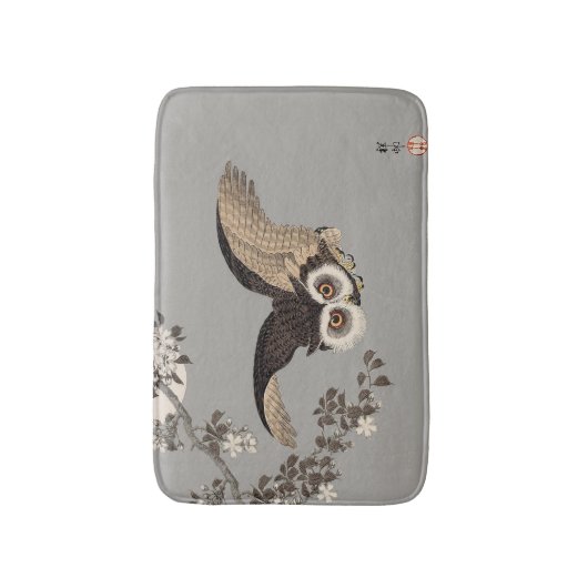 日本のフクロウの夜の木の切り飛んでいるの夜 バスマット (正面縦)