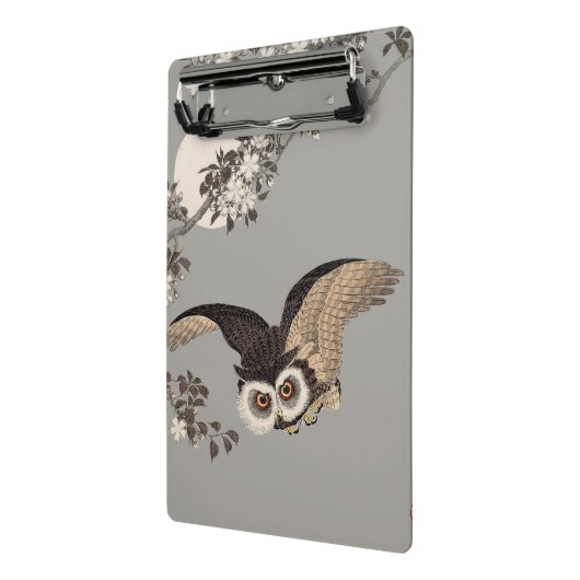日本のフクロウの夜の木の切り飛んでいるの夜 ミニクリップボード (アングル2)