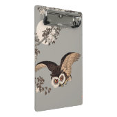 日本のフクロウの夜の木の切り飛んでいるの夜 ミニクリップボード (アングル)