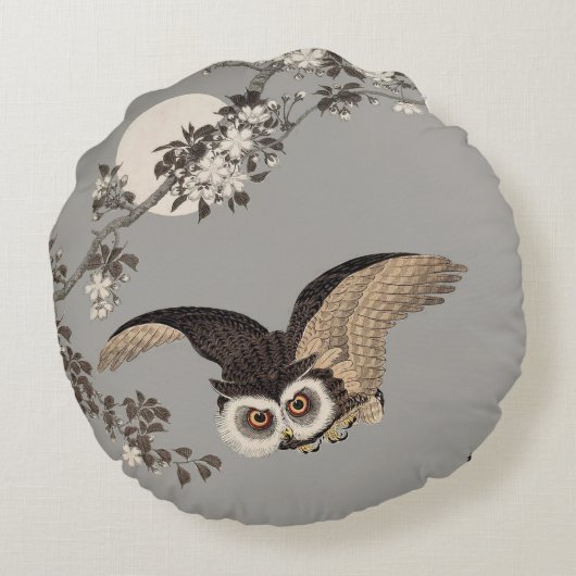 日本のフクロウの夜の木の切り飛んでいるの夜 ラウンドクッション (裏面)