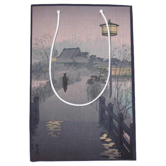 日本の不忍峠の夕暮れ ミディアムペーパーバッグ (正面)