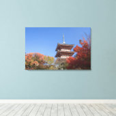 日本の京都、秋の色のパゴダ キャンバスプリント (インサイチュ (ウッドフロア))