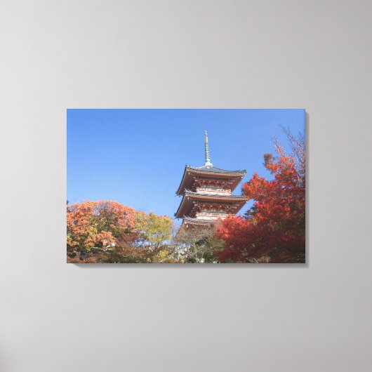 日本の京都、秋の色のパゴダ キャンバスプリント (正面)