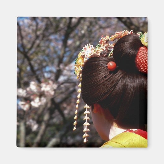 日本の京都。芸者の後ろ姿のクローズアップ マグネット (正面)
