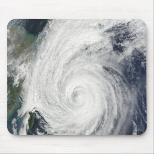 日本の南の台風Tokage マウスパッド