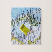 日本の地図に載せた地図のピンをクローズアップ ジグソーパズル (縦)