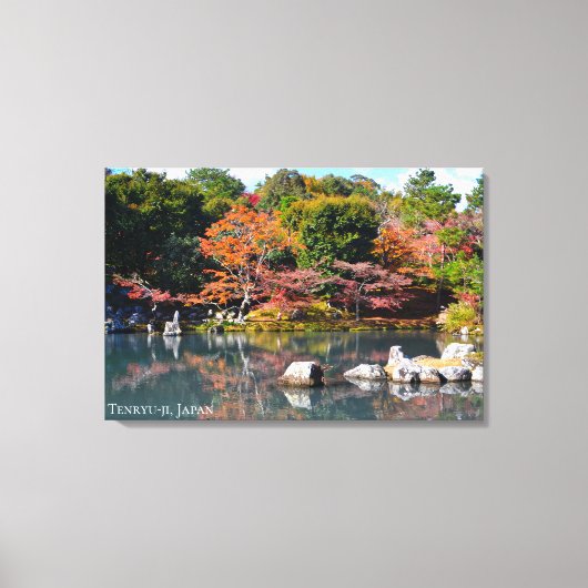 日本の嵐山の秋の庭園の池の寺院の旅行 キャンバスプリント (正面)