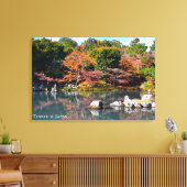 日本の嵐山の秋の庭園の池の寺院の旅行 キャンバスプリント (インサイチュ (リビング))
