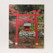 日本の庭園の池の赤い鳥居の門 ジグソーパズル (縦)