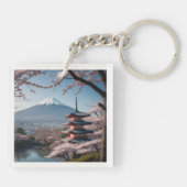 日本の春の最も美しい瞬間を凝縮したような一枚です。富士山を背景に、五重塔と満開の桜が描かれています。 キーホルダー (裏面)