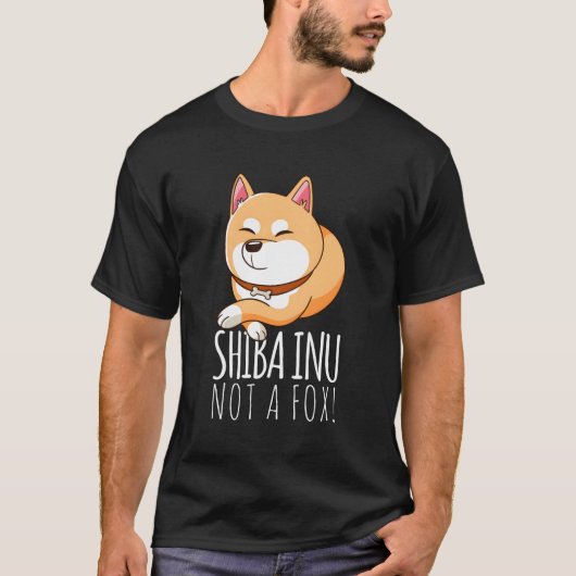 日本の柴犬ではないキツネかわいい犬 Tシャツ (正面)