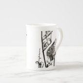 日本のBird on a Branch – 白黒 ボーンチャイナマグカップ (正面右)