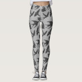 日本人のつばめ飛行中に、木炭及び薄い灰色 レギンス (正面)