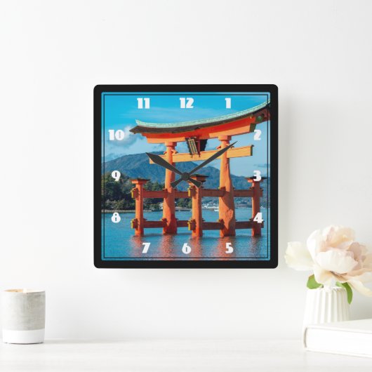 日本人のToriiのゲートとの景色の景色 スクエア壁時計 (ホーム)