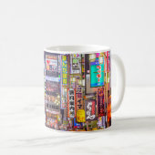 日本東京 – 2014年3月14日:シンボルや象徴密線 コーヒーマグカップ (正面右)