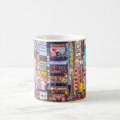 日本東京 – 2014年3月14日:シンボルや象徴密線 コーヒーマグカップ (中央)