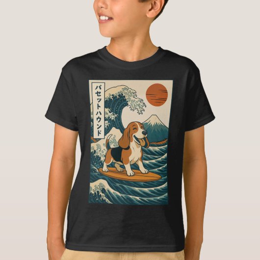日本波サーフィンするベットハウンド Tシャツ (正面)