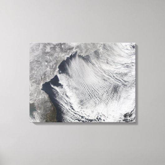 日本海に形成される雲通り キャンバスプリント (正面)