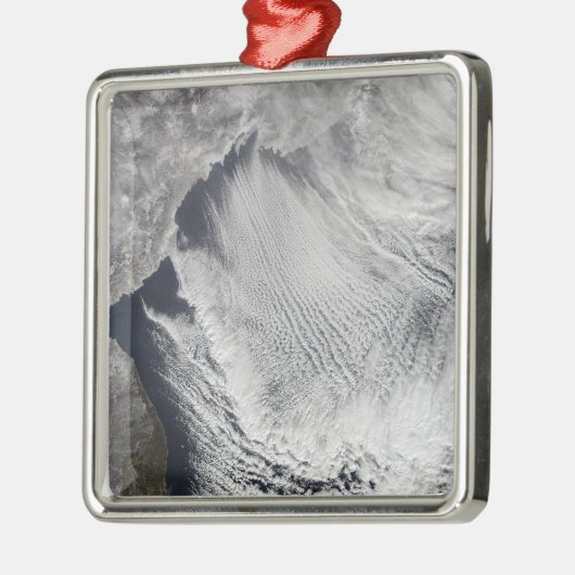 日本海に形成される雲通り メタルオーナメント (左)