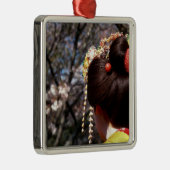 日本、京都。芸者のリアビュークローズアップ メタルオーナメント (右)