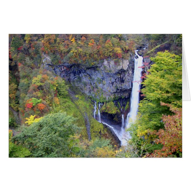日本、日光。ユネスコである日光の華厳滝 (正面横)