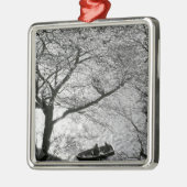 日本、東京。さくらんぼの花 メタルオーナメント (左)