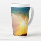 日没で明るい熱帯の波が爆発 カフェラテマグ (右アングル)