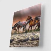 日没で海の波で走っている馬 スクエア壁時計 (傾斜)