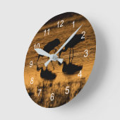 日没にシルエット化されたクレーン ラウンド壁時計 (傾斜)