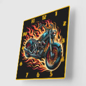 日没に炎を上げる炎の燃えるオートバイ スクエア壁時計 (傾斜)