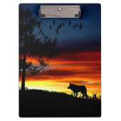 日没のオオカミと鳥と木の黒いシルエット クリップボード (正面)