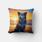 日没のオ션・ビーチに座る犬 クッション (正面)