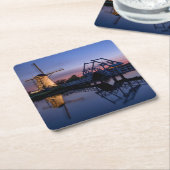 日没のコースターの風車そして可動橋 スクエアペーパーコースター (アングル)