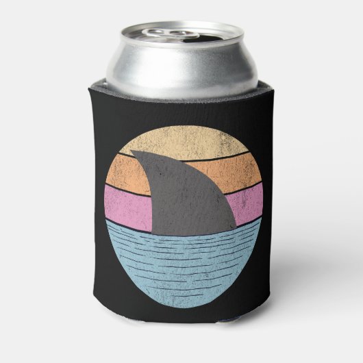 日没のサメ 缶クーラー (缶裏面)