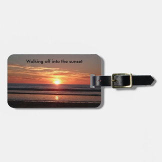 日没のスーツケースのバッグのラベルに歩くこと ラゲッジタグ