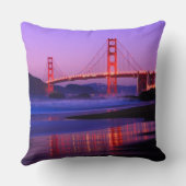 日没のパン屋のビーチのゴールデンゲートブリッジ クッション (裏面)