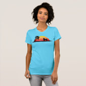 日没のビーチのチワワ Tシャツ (正面フル)