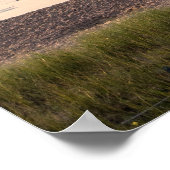 日没のポスターでビーチに座っている家族 ポスター (角)