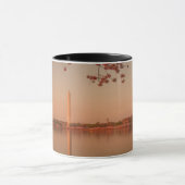 日没のワシントン記念塔の桜 マグカップ (中央)