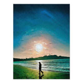 日没の人の歩くビーチのシルエット フォトプリント           