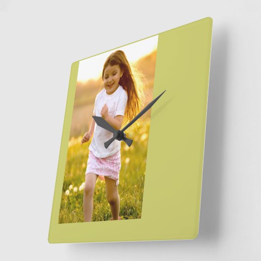 日没の写真の時計ののんきで幸せな女の子のランニング スクエア壁時計 (傾斜)